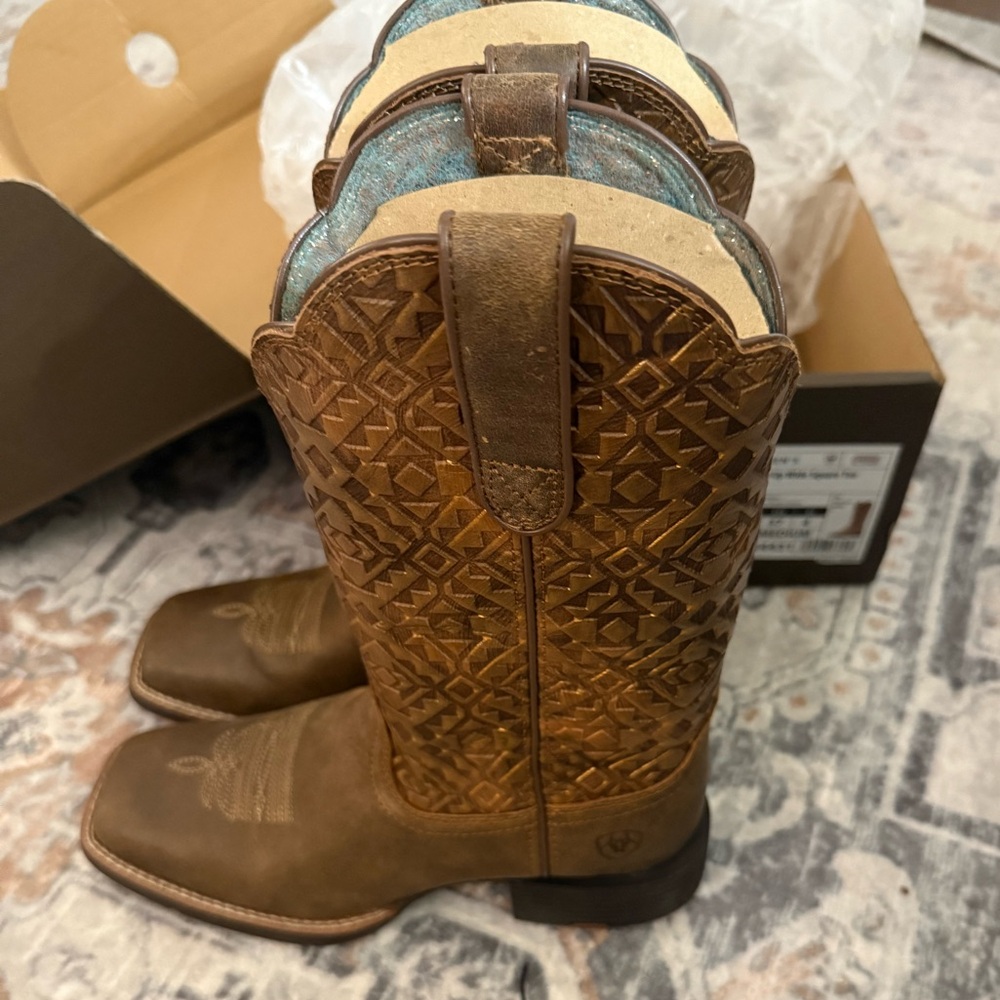 Ariat Embossed Leather Cowgirl  Boots in Brown  and gold. Ariat Cowgirl Boots - Picture 5 of 5